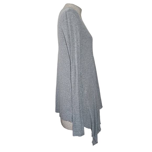 BCBGMAXAZRIA Grey Knit Long Sleeve V Neck Size Medium - Picture 5 of 5